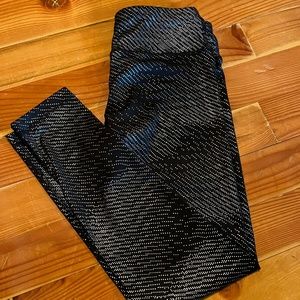 Shiny workout leggings